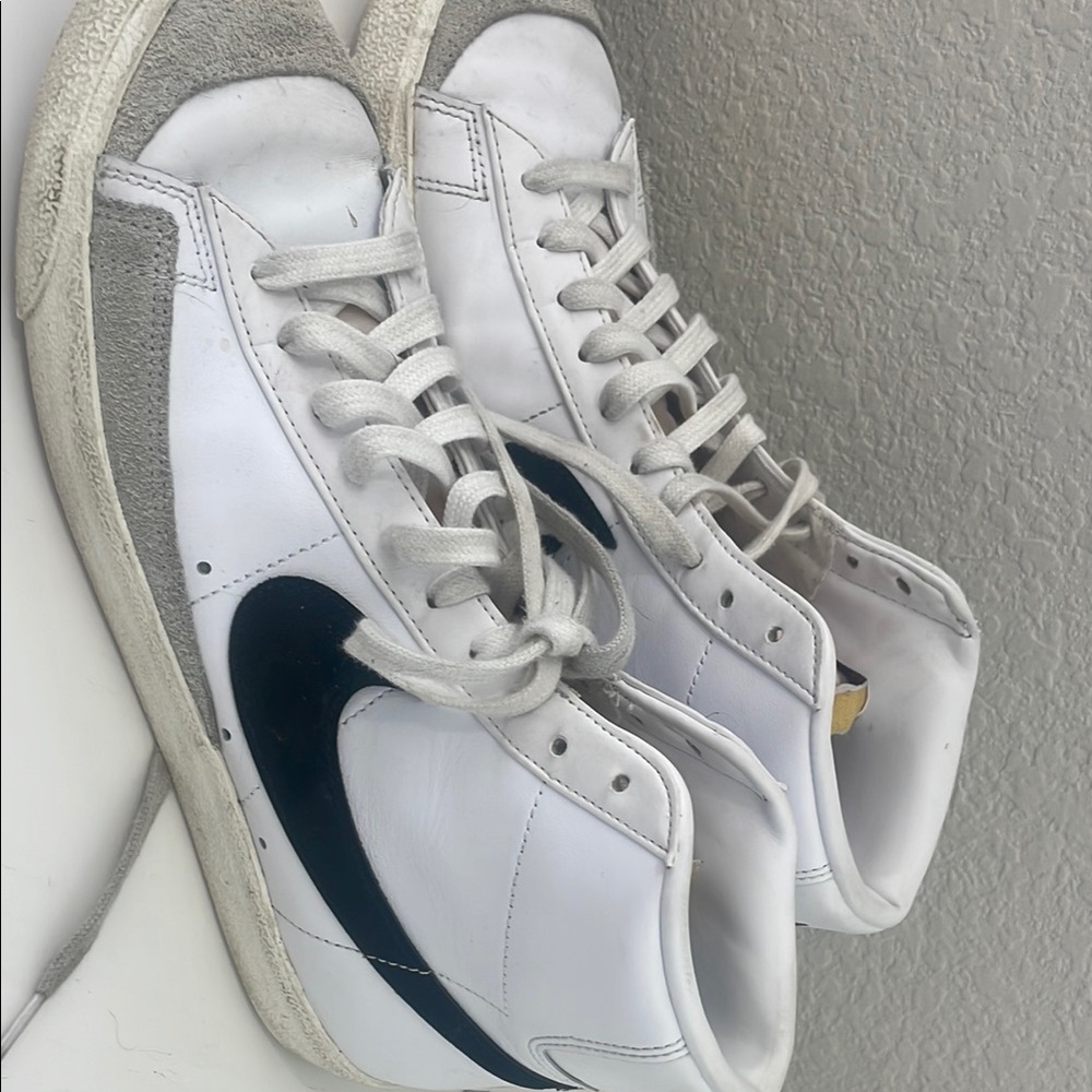 Nike Men's White and Gray Sneakers